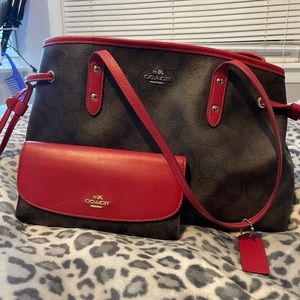 Coach purse / shoulder bag and wallet set